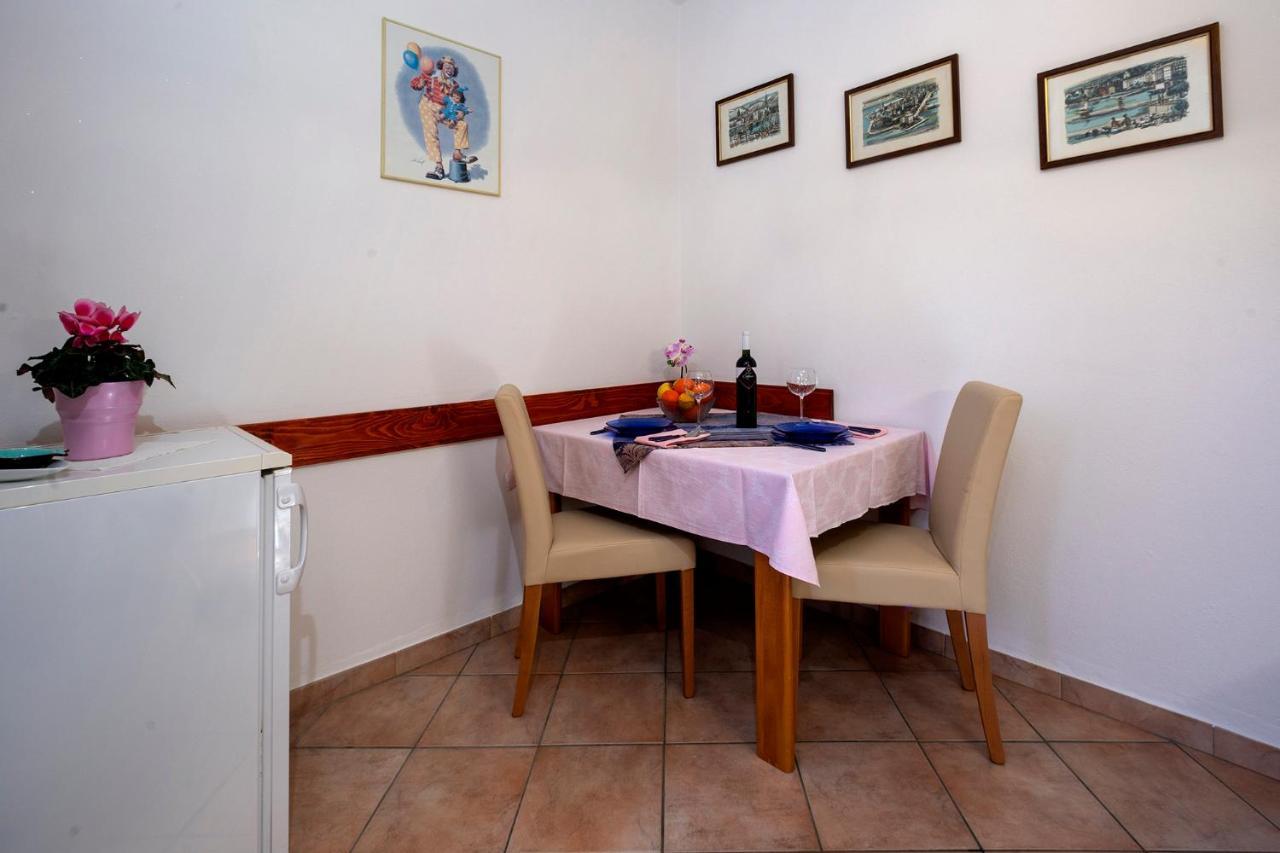 Apartman Ornela Porec Exterior photo